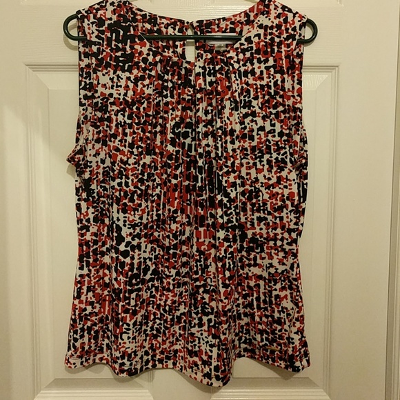 Calvin Klein patterned top. - Picture 1 of 6